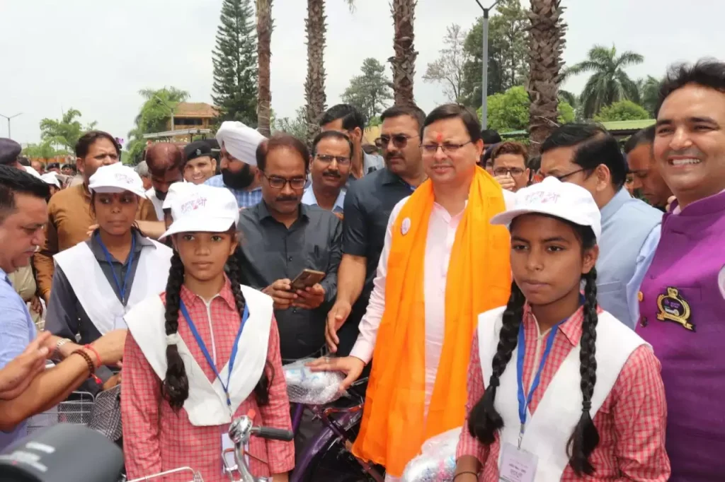 मुख्यमंत्री ने किया कन्याश्री कार्यक्रम में प्रतिभाग, छात्राओं को वितरित की साईकिल