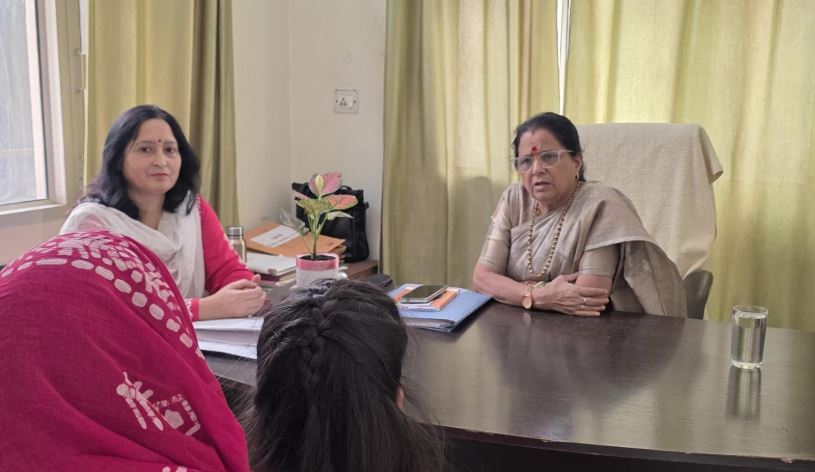 महिला आयोग अध्यक्ष कुसुम कण्डवाल ने सखी वन स्टॉप सेंटर का किया औचक निरीक्षण महिला आयोग अध्यक्ष कुसुम कण्डवाल ने सखी वन स्टॉप सेंटर का किया औचक निरीक्षण