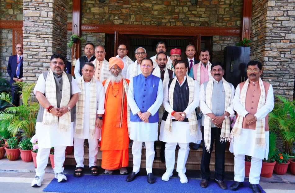 मुख्यमंत्री धामी से ओबीसी वेलफेयर पार्लियामेंट्री कमेटी के प्रतिनिधिमंडल ने की भेंट मुख्यमंत्री धामी से ओबीसी वेलफेयर पार्लियामेंट्री कमेटी के प्रतिनिधिमंडल ने की भेंट