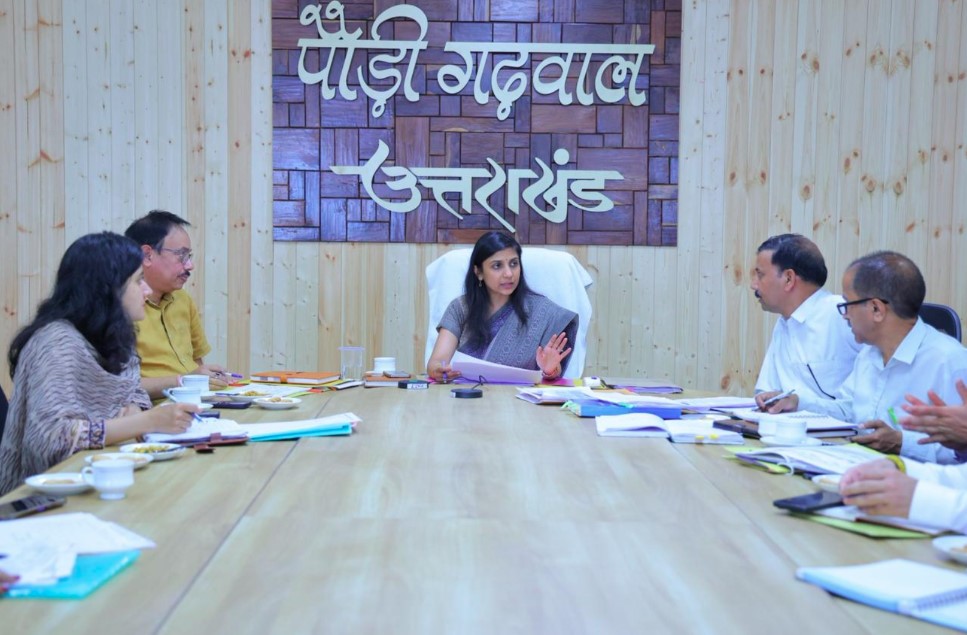 SIR एवं जनगणना कार्यों को लेकर जिलाधिकारी ने समयबद्ध और पारदर्शी क्रियान्वयन के दिए निर्देश SIR एवं जनगणना कार्यों को लेकर जिलाधिकारी ने समयबद्ध और पारदर्शी क्रियान्वयन के दिए निर्देश