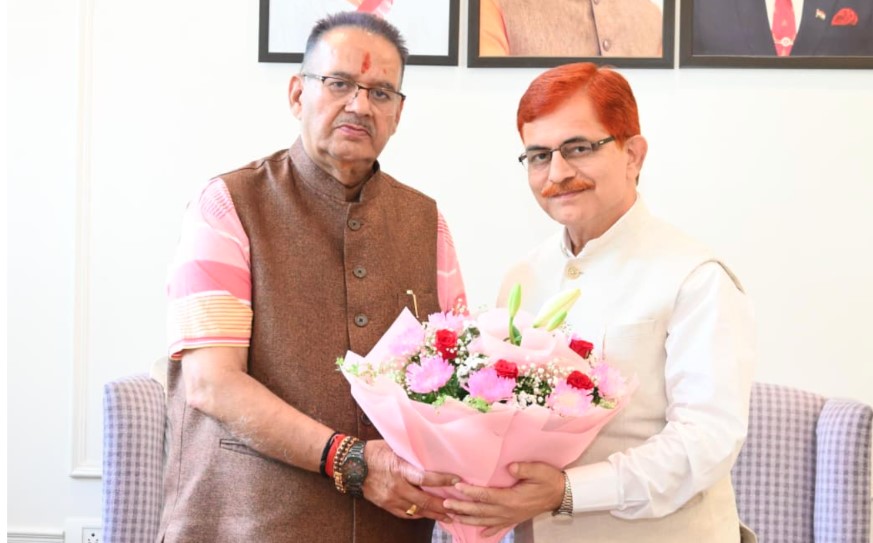 कृषि मंत्री गणेश जोशी से मिले पंतनगर विश्वविद्यालय के नव नियुक्त कुलपति प्रो. शिवेन्द्र कश्यप कृषि मंत्री गणेश जोशी से मिले पंतनगर विश्वविद्यालय के नव नियुक्त कुलपति प्रो. शिवेन्द्र कश्यप