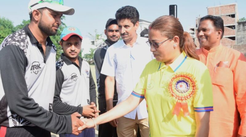 टेनिस बॉल क्रिकेट प्रतियोगिता का भव्य आगाज़ टेनिस बॉल क्रिकेट प्रतियोगिता का भव्य आगाज़