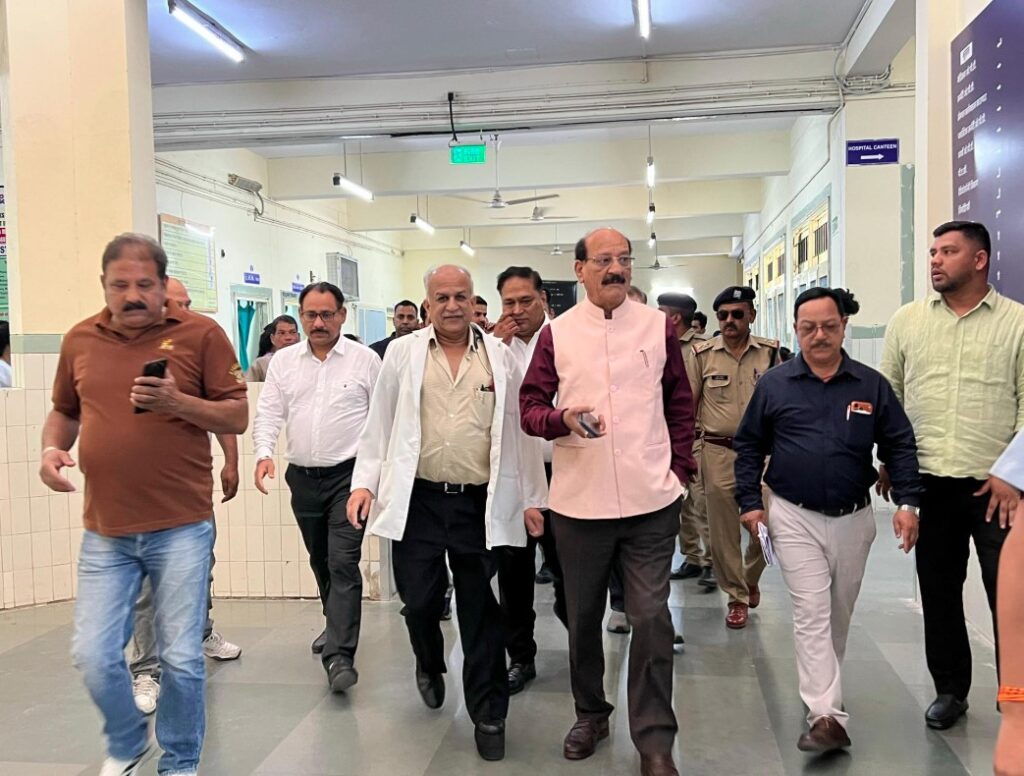 स्वास्थ्य मंत्री सुबोध उनियाल ने डॉक्टर सुशीला तिवारी अस्पताल का किया औचक निरीक्षण स्वास्थ्य मंत्री सुबोध उनियाल ने डॉक्टर सुशीला तिवारी अस्पताल का किया औचक निरीक्षण