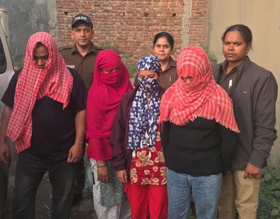 किराये के कमरे में चल रहे देह व्यापार का भंडाफोड़, महिला सहित 4 गिरफ्तार किराये के कमरे में चल रहे देह व्यापार का भंडाफोड़, महिला सहित 4 गिरफ्तार